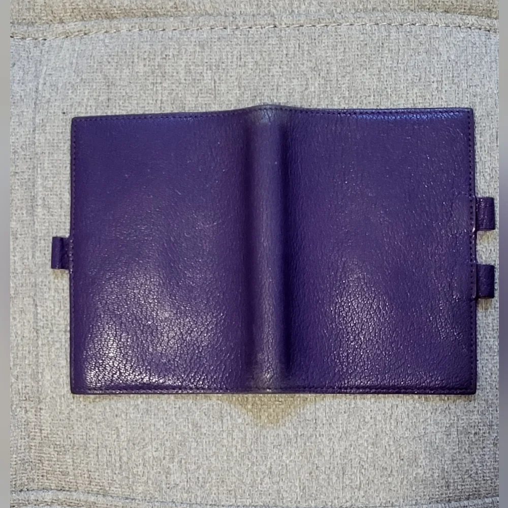 **SOLD** Hermés  agenda cover/passport holder EUC - AUTHENTIC - Picture 4 of 12